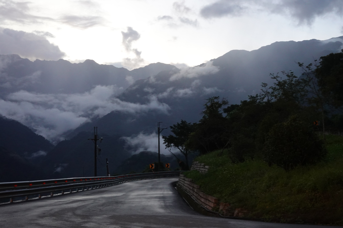 南橫公路轉彎處